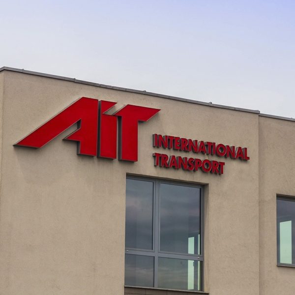 AIT International обемни букви – светло AIT International обемни букви