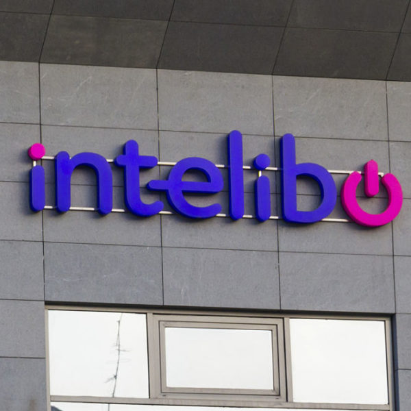 Обемни букви с фолио Intelibo