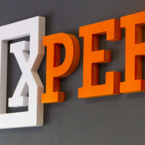 Интериорни обемни букви – Врати Expert Интериорни обемни букви - Врати Expert