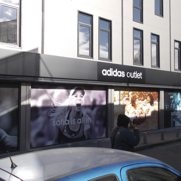 Облицовка от еталбонд с вградени светещи букви Adidas Outlet