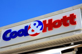 Обемни букви от плексиглас Cool&Hott със светодиоди