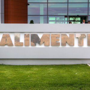 Advertising totem with inox channel letters