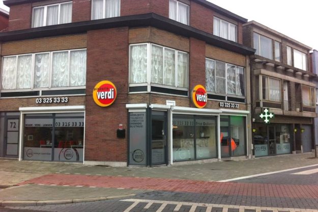 Attractive illuminated ad for Pizzeria Verdi - Belgium