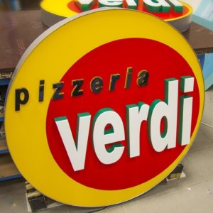 Ефектна светеща реклама за Пицария Верди - Белгия