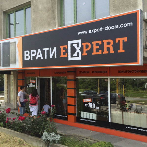 Expert Doors outdoor avertising