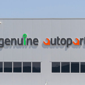 Genuine Autoparts_Obemni bukvi 01 Обемни букви с алурапид и плексиглас -Genuine Autoparts