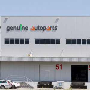 Genuine Autoparts_Obemni bukvi 02 Светещи букви за складова база на Genuine Autoparts, София