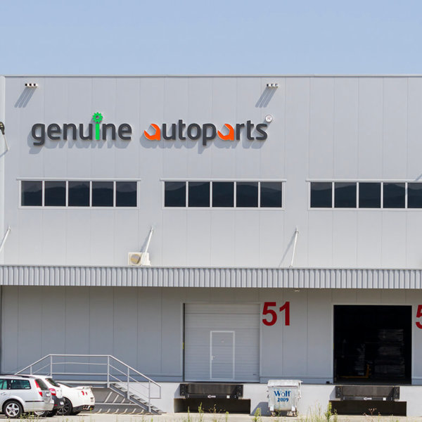 Genuine Autoparts_Obemni bukvi 02 Светещи букви за складова база на Genuine Autoparts, София
