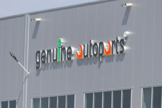 Обемни букви със светодиоди и перфо фолио - Genuine Autoparts