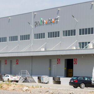 Genuine Autoparts_Obemni bukvi 05 Genuine Autoparts - светещи букви с ефект ден и нощ