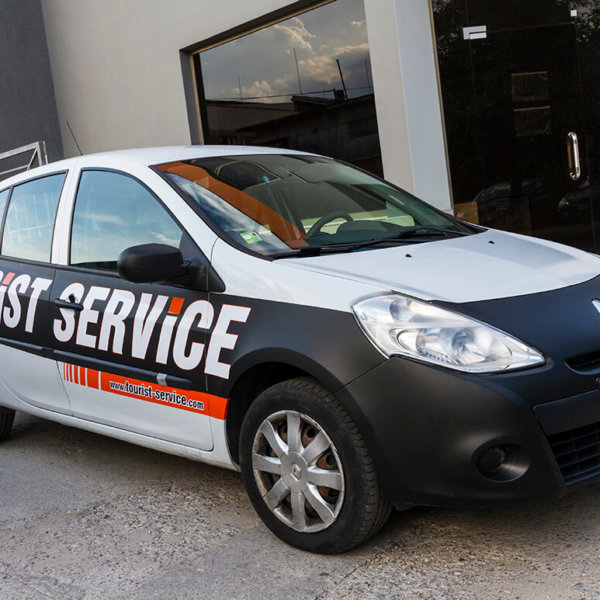 Брандиране на автомобил на Турист Сервиз