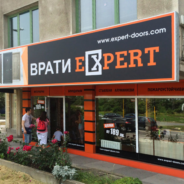 Врати Expert София, брандиране на магазин с табели, фолио, еталбонд