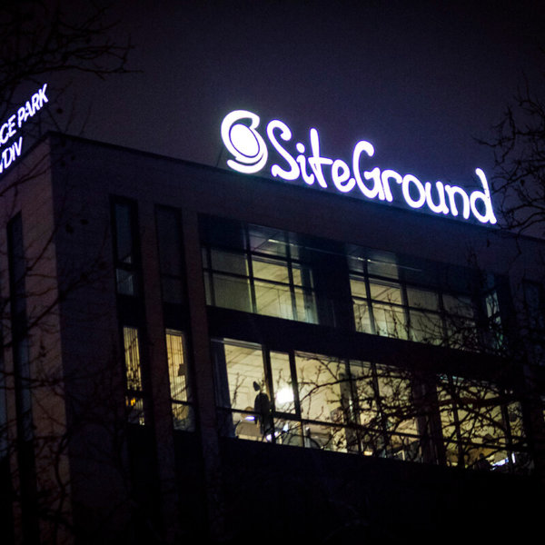 Светеща реклама за офиса на SiteGround, Пловдив Светеща реклама за офиса на SiteGround, Пловдив