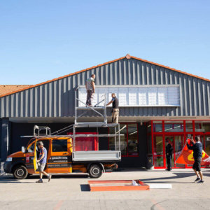 Брандиране на магазин T-market Разлог със светещи табели Брандиране на магазин T-market Разлог със светещи табели