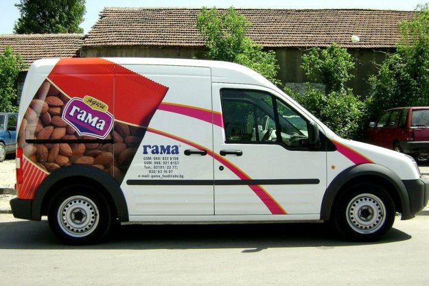 Attractive vehicle branding - Gama 2002