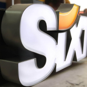 Двустранна светеща табела с LED за Sixt