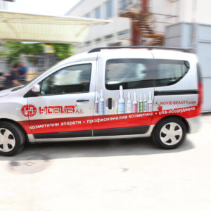 Фирмен автомобил на Noviz Beauty Spa с реклама от фолио