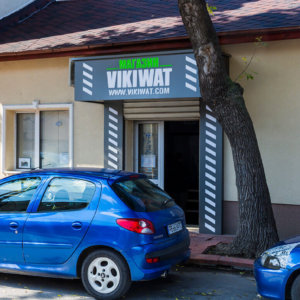 Магазин Викиват с външна светеща реклама – плексигласови букви и еталбондова облицовка Магазин Викиват с външна светеща реклама - плексигласови букви и еталбондова облицовка