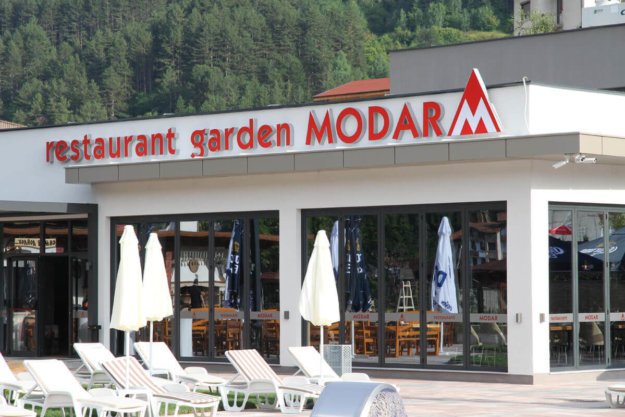 Обемни букви за ресторант Модър, град Девин