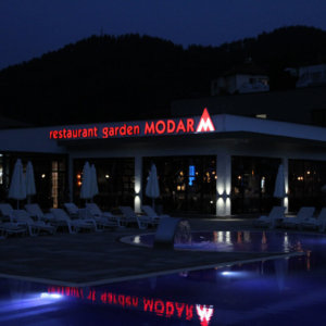 Обемни букви със светодиоди за ресторант Модър