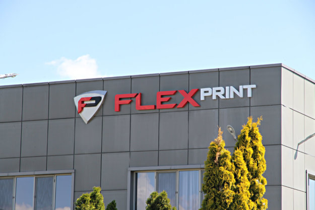 Обемни букви от плексиглас и емблема за фирма Флекспринт ООД