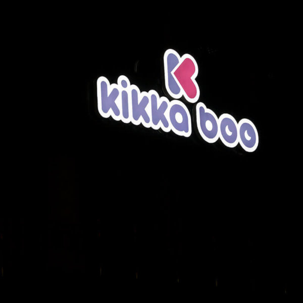 Светещи плексигласови букви с Blockout фолио за Kikka Boo Пловдив Светещи плексигласови букви с Blockout фолио за Kikka Boo Пловдив