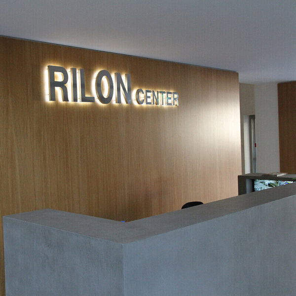 Светещи контаржурно обемни букви от инокс, Rilon Center Пловдив