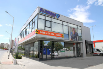 Illuminated signs with vinyl