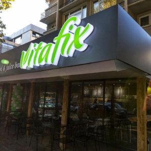 Светещо лого за фреш бар Vitafix с LED осветление