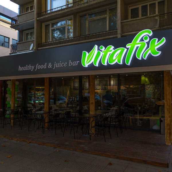 Светещи обемни букви от плексиглас за фреш бар VitaFix в Пловдив