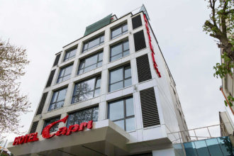 Outdoor branding of Hotel Capri
