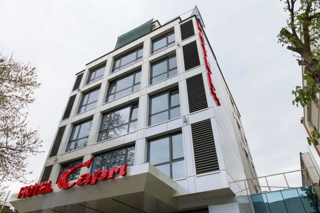 Outdoor branding of Hotel Capri