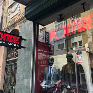 Табели на магазин Montre с релефни обемни букви Табели на магазин Montre с релефни обемни букви