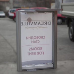 Конструкция на тотем, изработен от Медия Дизайн