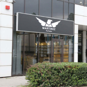 Светеща табела с логото на Martinez Пловдив