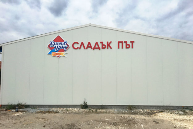 Non-illuminated channel letters Sweet Way