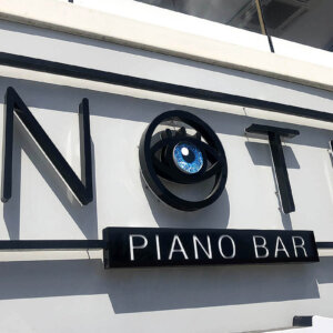 Обемни букви Свети Влас, за пиано бар Noti