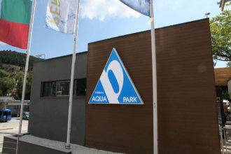 Advertising installation with the logo of Thermal park Persenk