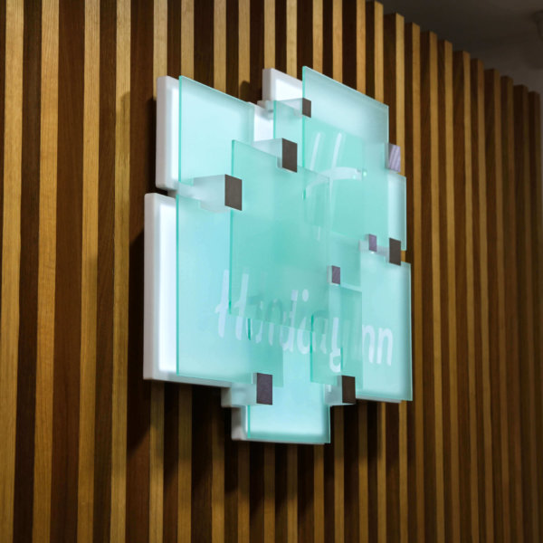 Illuminated plexiglas with multi-layered structure and distance holders Illuminated plexiglas with multi-layered structure and distance holders