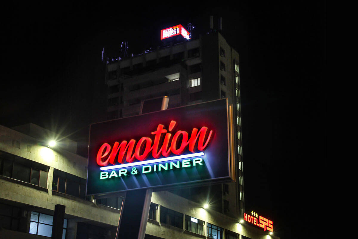 Hotel SPS - Emotion Bar & Dinner totem