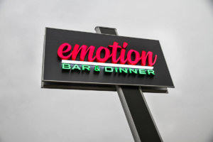 Emotion bar & dinner тотем от еталбонд, с букви от плексиглас