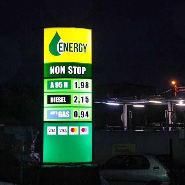 Светещ тотем за бензиностанция Energy Oil с LED модули SloanLED PosterBox 3 Светещ тотем за бензиностанция Energy Oil с LED модули SloanLED PosterBox 3