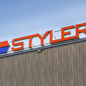 Oбемни букви на покрива на производствената база на Styler