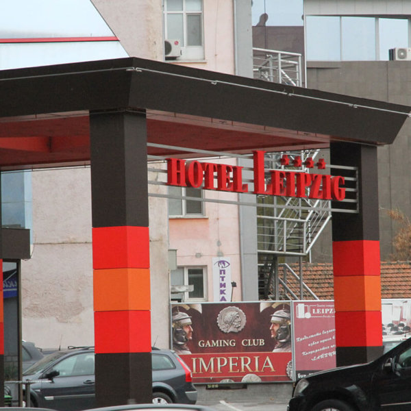 Hotel Leipzig Пловдив - обемни букви на входа на хотела