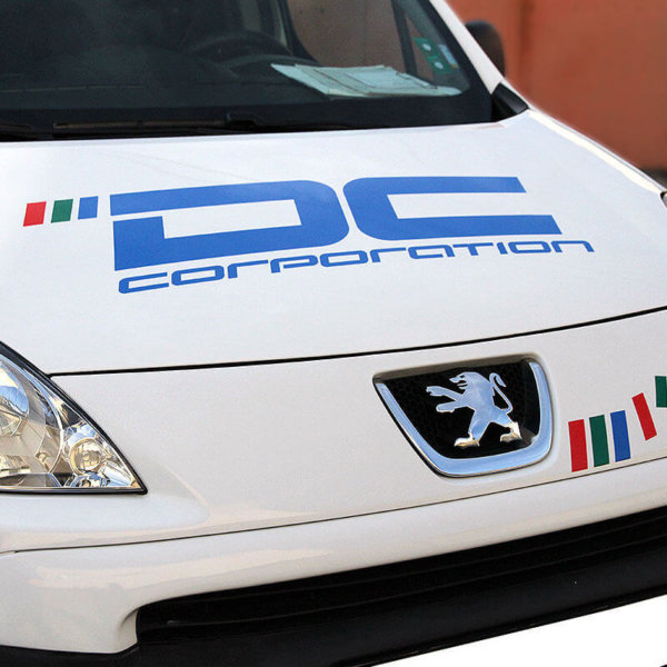 Автомобил за DC Corporation с фолио 3М