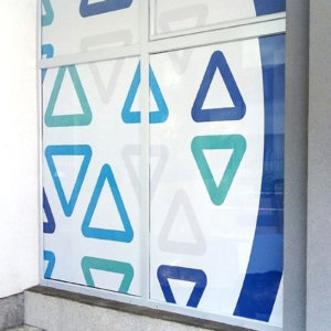 Облепяне на прозорци с перфо фолио – Медия Дизайн Облепяне на прозорци с перфо фолио - Медия Дизайн