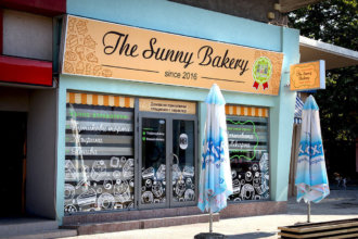 Дизайн на сладкарница за бутикови сладкиши The Sunny bakery.