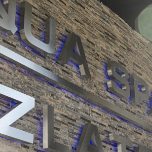 Aqua Spa Hotel Zlatograd – букви от инокс на фасадата