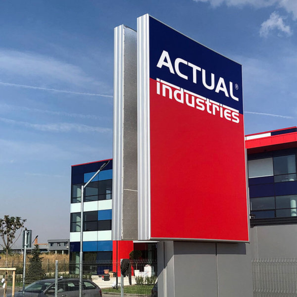 Actual Industries - Illuminated advertising totem