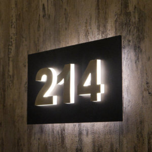 Светещи табелки с номера на стаи за хотел в Златоград